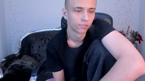 lucaskaur online show from August 26, 1:51 pm