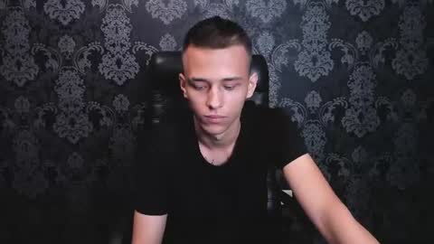 lucaskaur online show from August 28, 1:42 pm