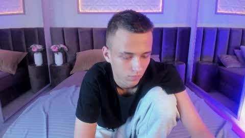 lucaskaur online show from September 2, 5:59 pm