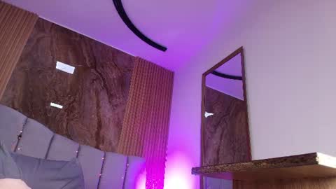 lucero_williams online show from August 8, 10:32 pm
