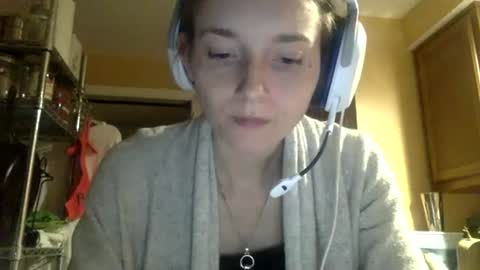 Luci Layne online show from August 3, 8:10 am