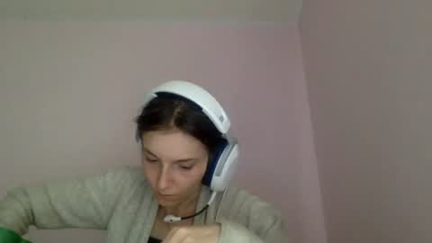 Luci Layne online show from August 3, 5:20 pm