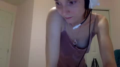 Luci Layne online show from August 6, 8:35 am