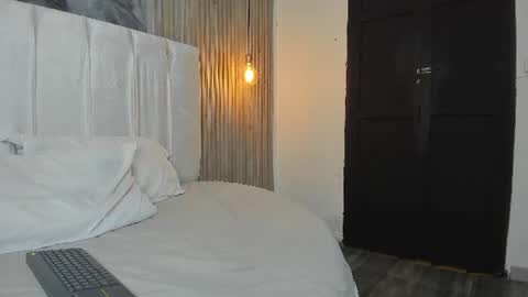 lucia_bo online show from September 7, 9:10 pm