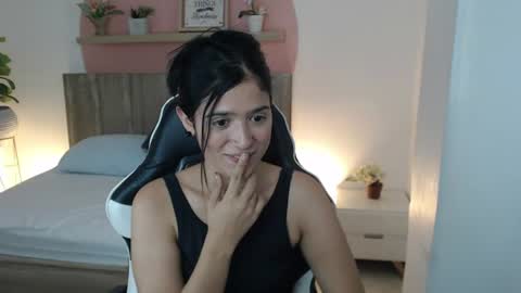 L U C I A online show from August 10, 5:58 pm