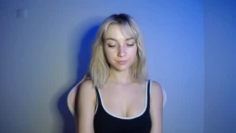Lucy online show from July 29, 9:44 pm