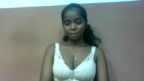 luciah148539 online show from August 12, 5:26 pm