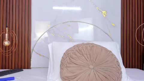 Luci  online show from August 4, 11:57 pm