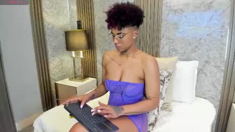  lucia wallace  online show from July 10, 11:43 pm