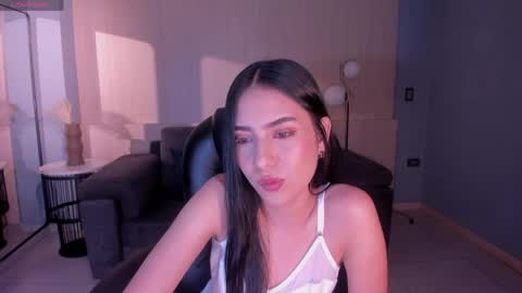 Lucie Martin online show from May 17, 12:28 pm