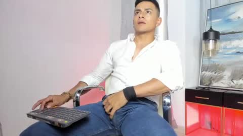Leo online show from August 14, 4:32 pm