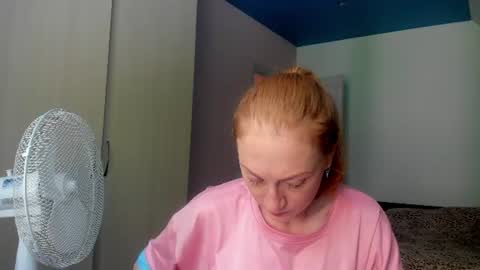 lucky_licky20 online show from July 12, 2:18 am