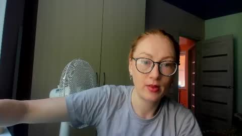 lucky_licky20 online show from July 14, 2:49 am
