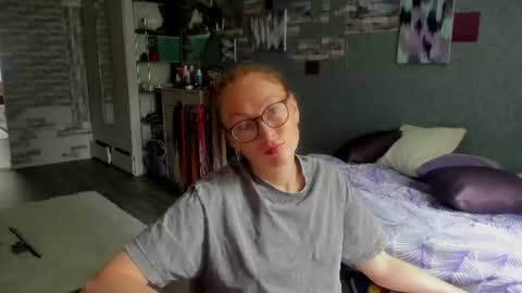 lucky_licky20 online show from July 26, 2:27 am