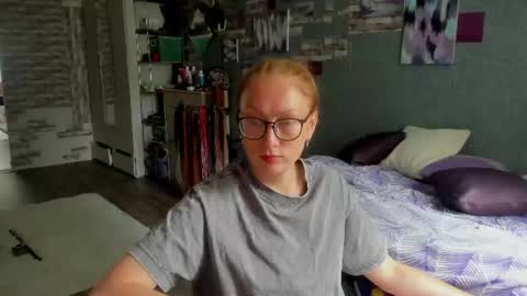 lucky_licky20 online show from July 26, 3:33 am