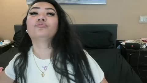 luckylee1992 online show from July 28, 5:35 am