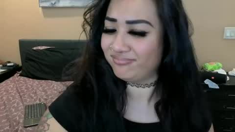 luckylee1992 online show from August 12, 4:37 am