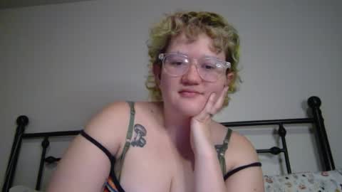 luckylesbians online show from August 3, 8:49 pm