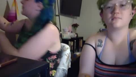 luckylesbians online show from August 4, 2:08 am