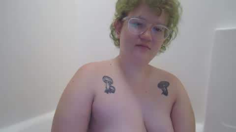luckylesbians online show from August 4, 11:02 pm