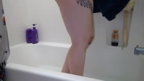 luckylesbians online show from August 7, 8:31 pm