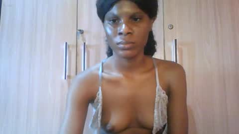 luckymadequeen online show from July 22, 7:00 am