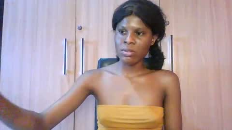luckymadequeen online show from July 25, 11:25 am
