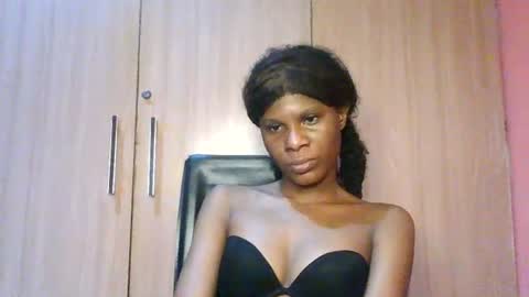 luckymadequeen online show from August 6, 2:10 am