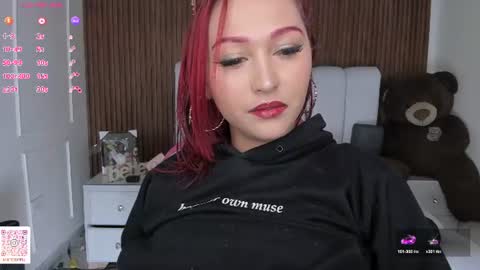 lucy_beatifull online show from August 15, 10:30 am