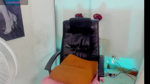 Lucy Villa online show from March 18, 3:56 am