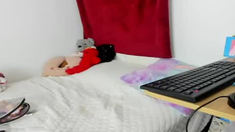 lucyblood online show from May 1, 12:58 am