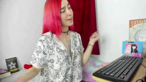 lucyblood online show from May 16, 3:39 am