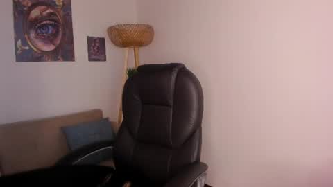 lucybloom 1 online show from August 11, 6:10 pm