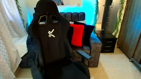 LUCY online show from August 10, 7:04 pm