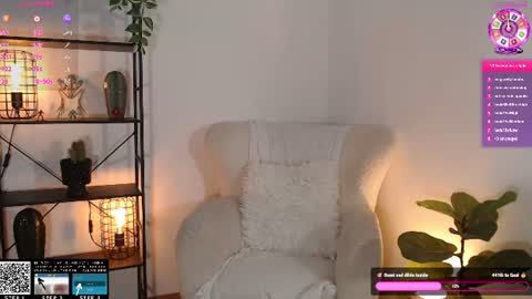 Lucy online show from August 3, 9:44 pm
