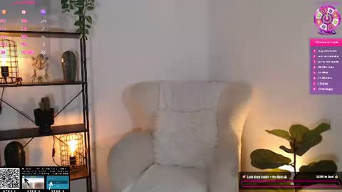 Lucy online show from August 13, 2:09 pm