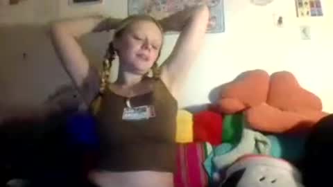 lucylovesflowers online show from July 29, 7:04 am
