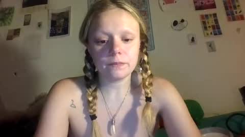 lucylovesflowers online show from July 29, 9:16 am