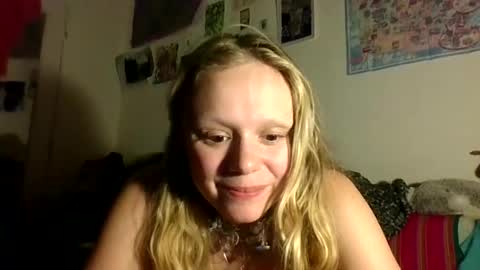 lucylovesflowers online show from August 1, 7:14 am