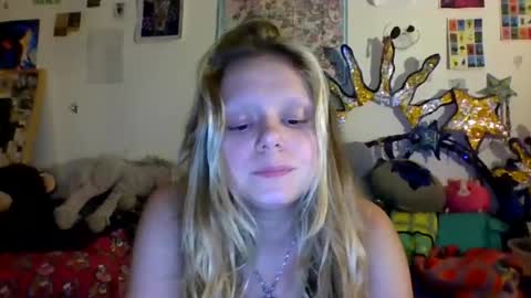 lucylovesflowers online show from August 7, 7:19 am