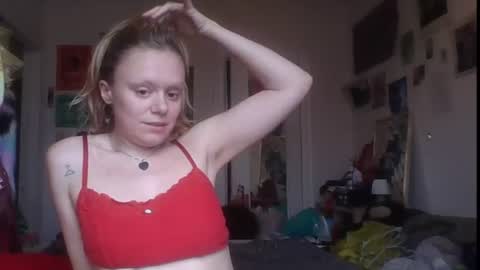 lucylovesflowers online show from August 14, 6:00 pm