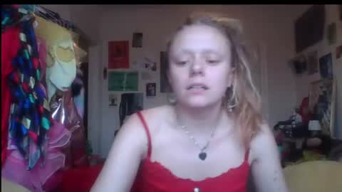 lucylovesflowers online show from August 14, 8:34 pm