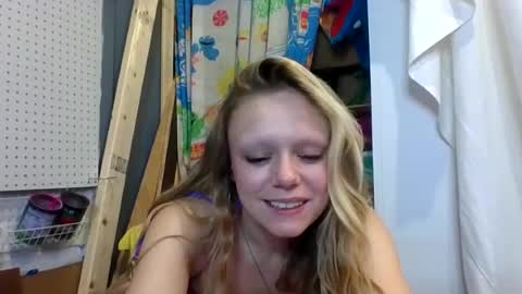 lucylovesflowers online show from August 17, 7:41 pm
