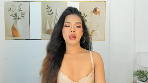 lucyvane online show from August 4, 6:16 pm