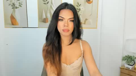 lucyvane online show from August 4, 11:13 pm