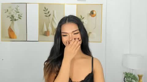 lucyvane online show from August 8, 12:43 am