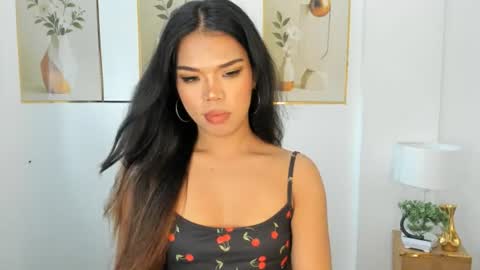 lucyvane online show from August 10, 10:44 pm