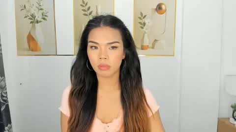 lucyvane online show from August 12, 4:59 am