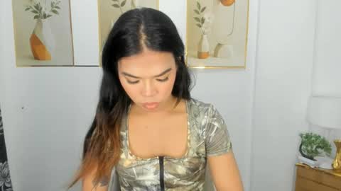 lucyvane online show from August 18, 5:46 am