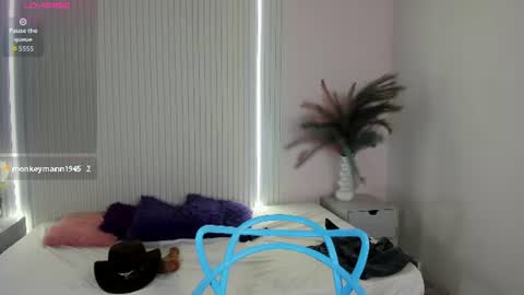Lucy Wold online show from August 9, 12:44 am